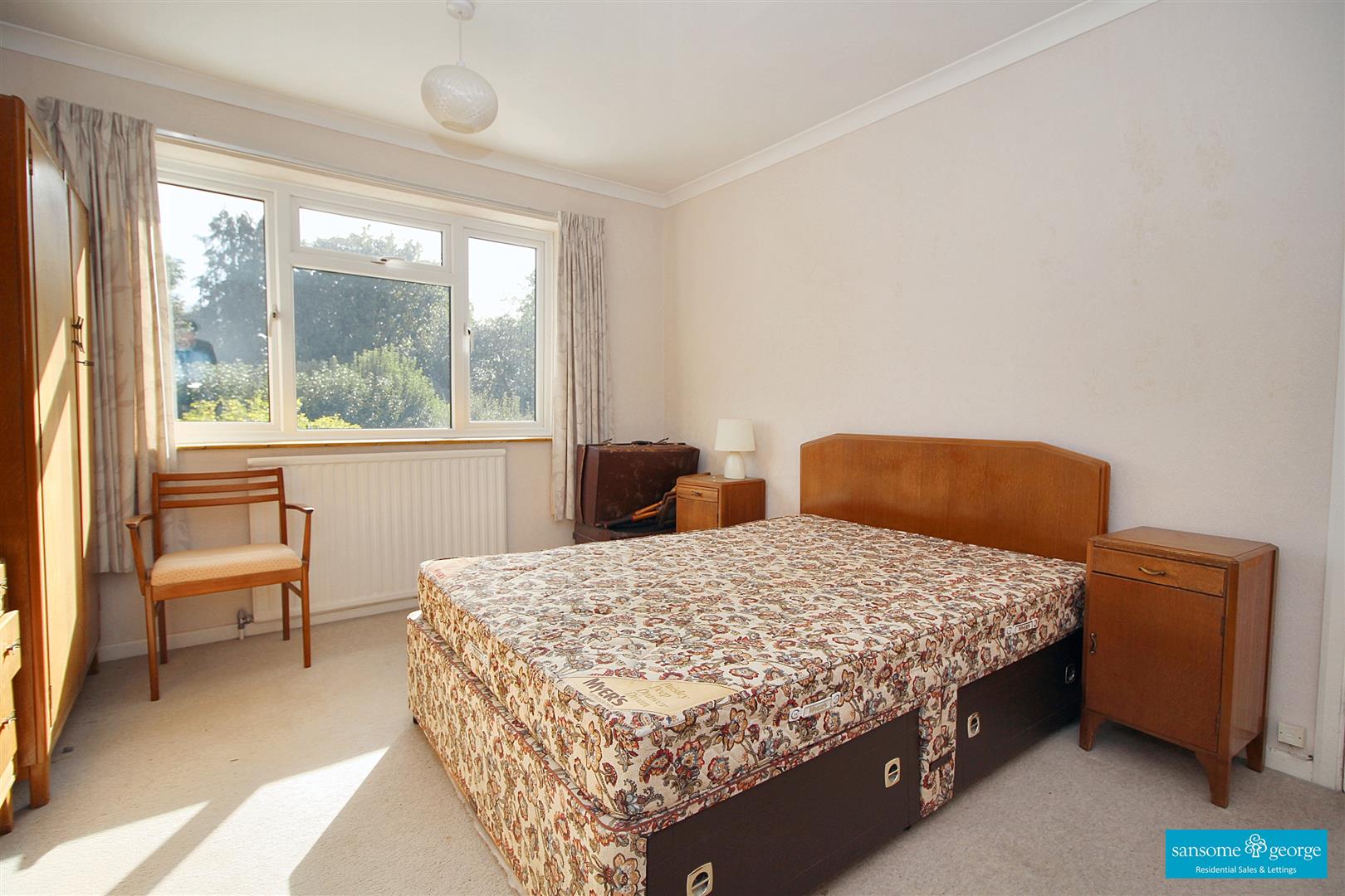 Redhatch Drive, Earley